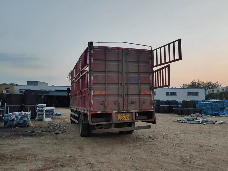 金用護欄2022年10月19日鋅鋼百葉窗裝車發貨！