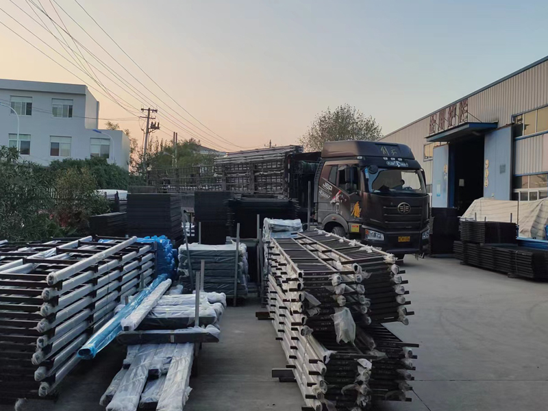 金用護(hù)欄2022年11月3日鋅鋼連廊護(hù)欄裝車發(fā)貨! 金用護(hù)欄2022年11月3日鋅鋼連廊護(hù)欄裝車發(fā)貨!