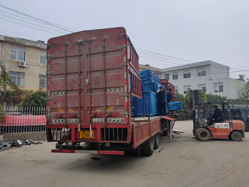 金用護欄2022年11月23日鋅鋼陽臺護欄裝車發貨! 金用護欄2022年11月23日鋅鋼陽臺護欄裝車發貨!