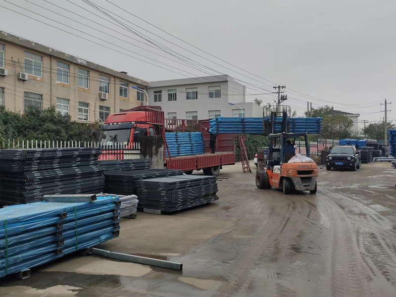 金用護(hù)欄2022年11月25日鋅鋼陽臺護(hù)欄裝車發(fā)貨！