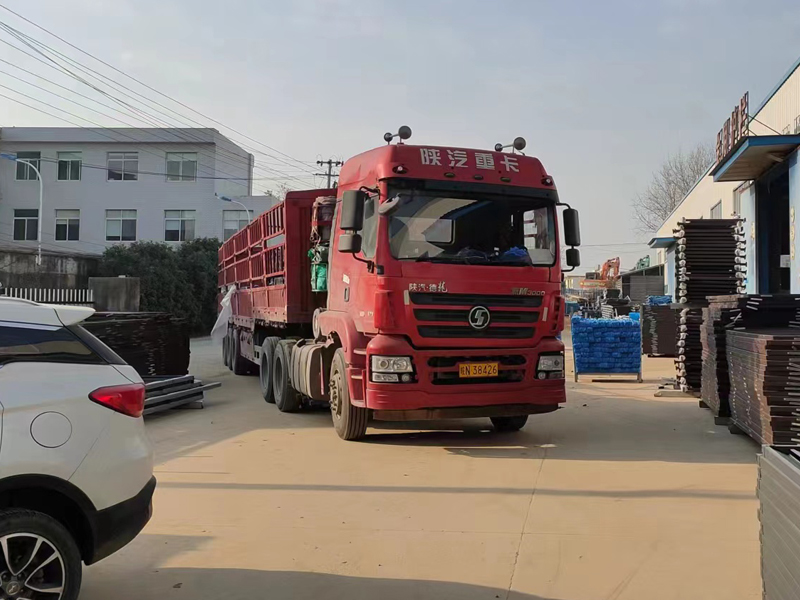 金用護(hù)欄2022年12月17日鋅鋼組裝護(hù)欄裝車發(fā)貨！