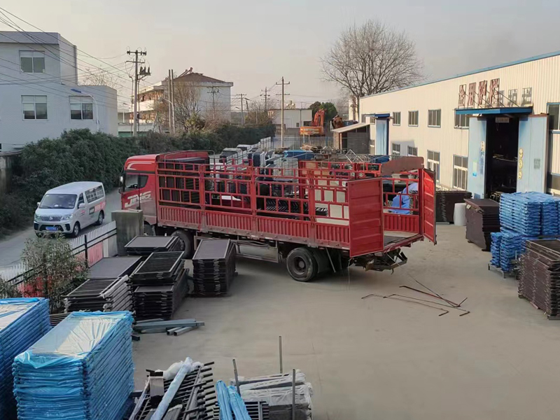 金用護欄2022年12月22日鋅鋼百葉窗裝車發貨！