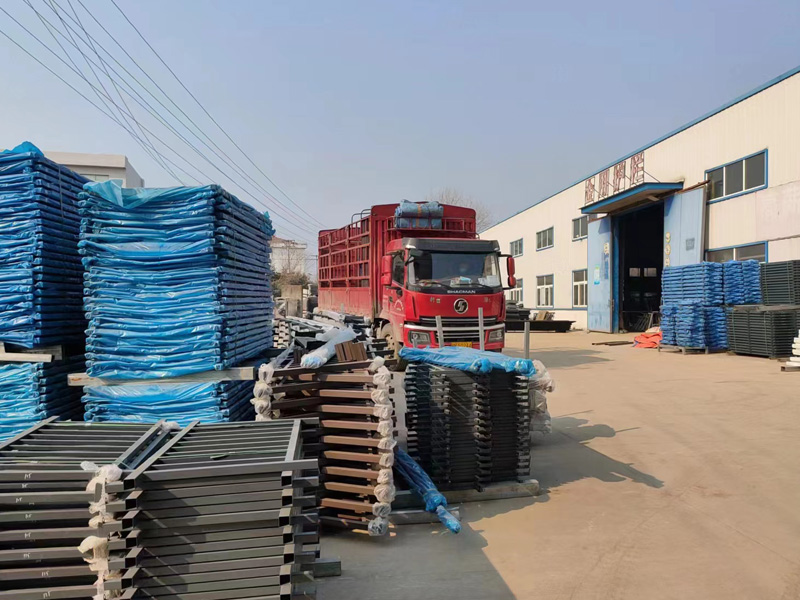 金用護欄2022年12月28日鋅鋼百葉窗裝車發(fā)貨！