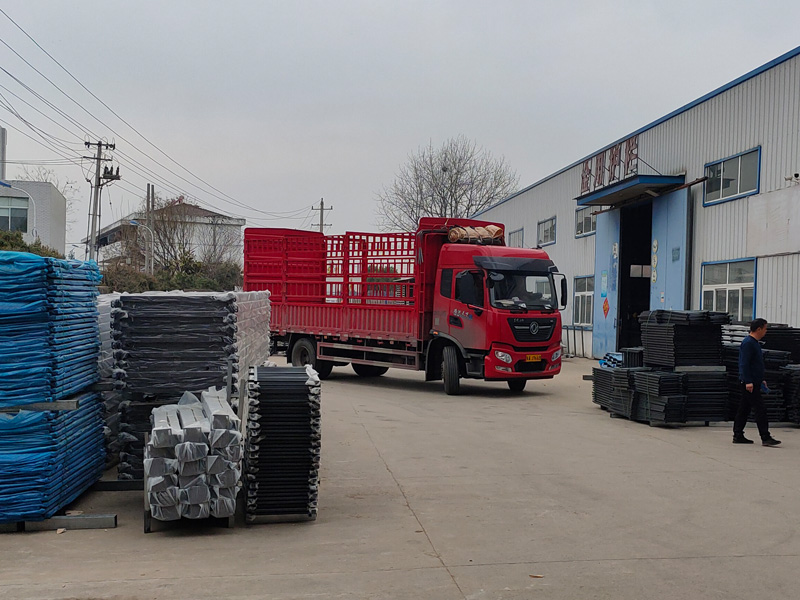 金用護(hù)欄2023年3月11日鋅鋼護(hù)窗欄桿裝車發(fā)貨！