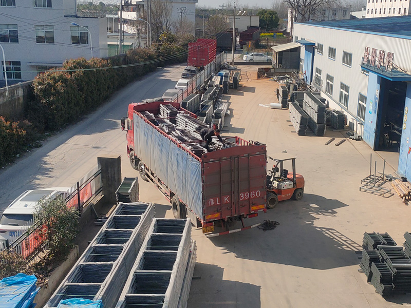 金用護欄2023年3月14日鋅鋼連廊欄桿裝車發(fā)貨! 金用護欄2023年3月14日鋅鋼連廊欄桿裝車發(fā)貨!