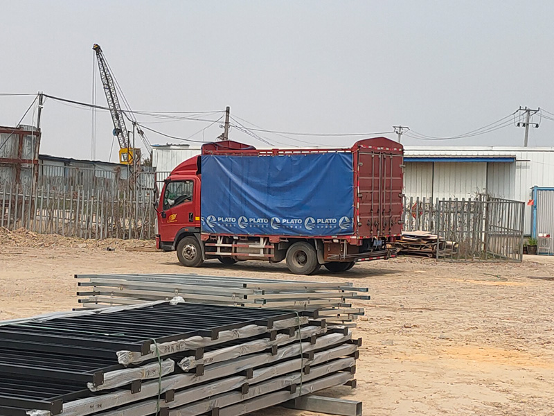 金用護(hù)欄2023年3月16日鋅鋼連廊欄桿裝車發(fā)貨! 金用護(hù)欄2023年3月16日鋅鋼連廊欄桿裝車發(fā)貨!