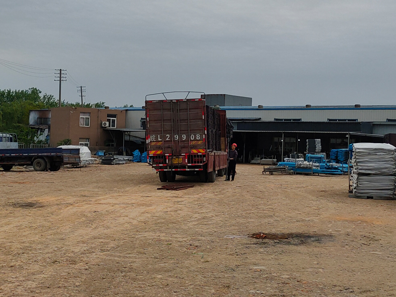 金用護欄2023年4月22日鋅鋼護窗欄桿裝車發(fā)貨！