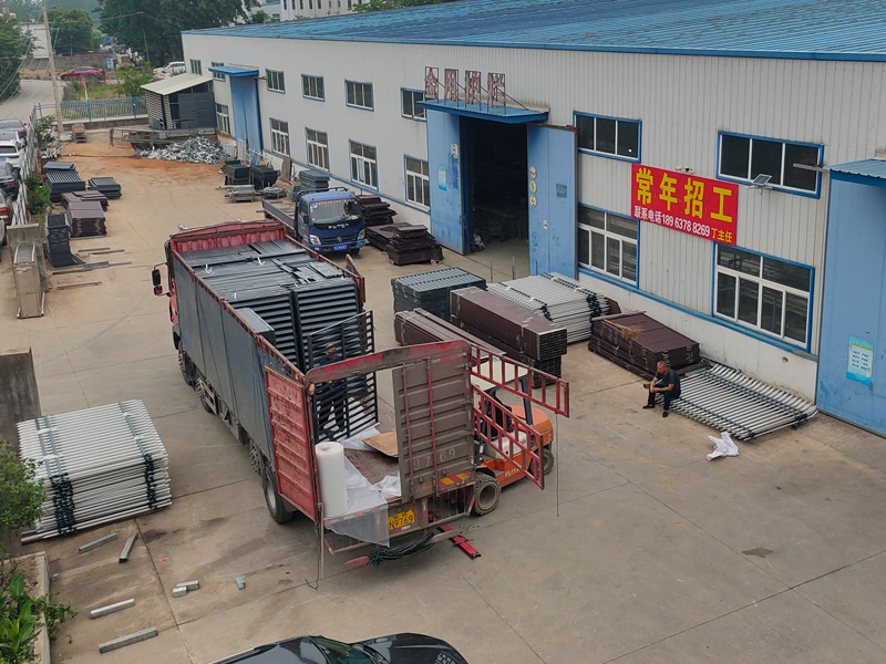 2023年5月26日鋁合金百葉窗裝車發貨! 2023年5月26日鋁合金百葉窗裝車發貨!