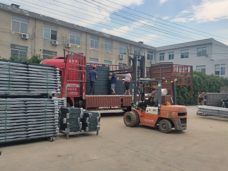 2023年7月12日鋅鋼護窗欄桿裝車發貨！