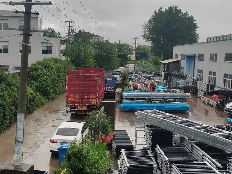 2023年7月18日鋅鋼連廊欄桿裝車發貨！