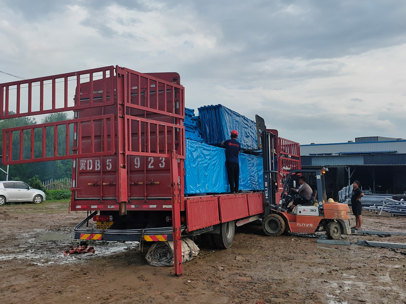 2023年7月21日鋅鋼陽臺護(hù)欄裝車發(fā)貨！