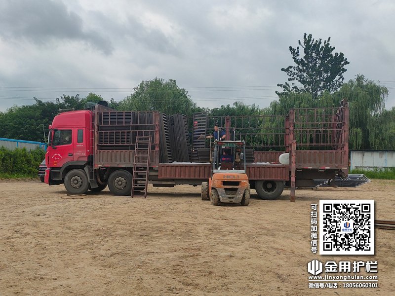 2023年7月31日鋁合金百葉窗裝車發貨！