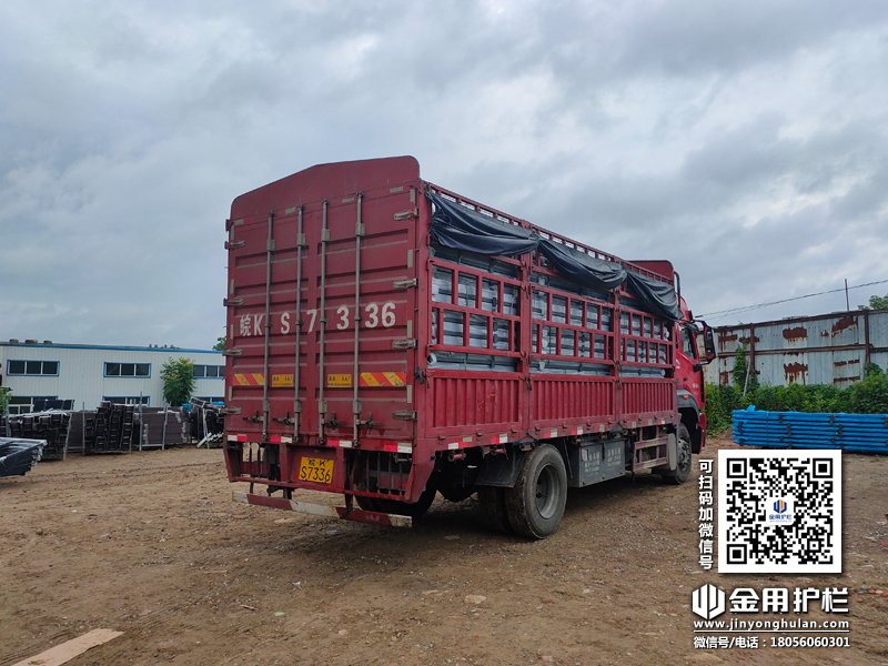 2023年8月1日鋅鋼玻璃欄桿裝車發貨! 2023年8月1日鋅鋼玻璃欄桿裝車發貨!