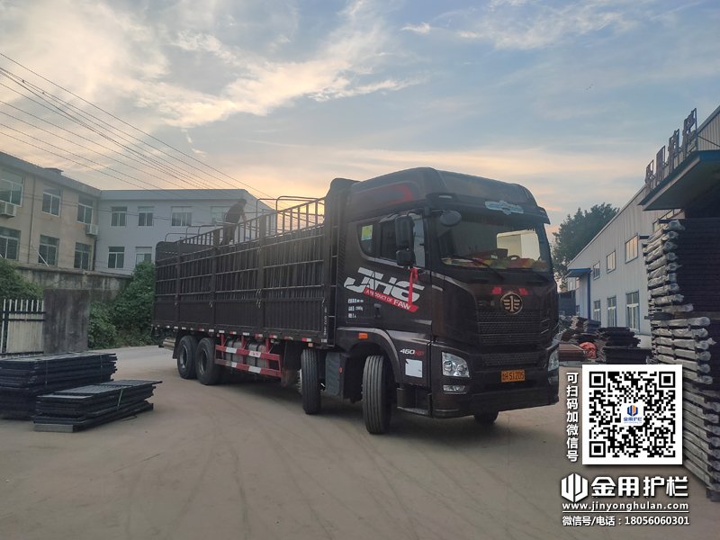 2023年8月15日鋅鋼百葉窗裝車發貨! 2023年8月15日鋅鋼百葉窗裝車發貨!