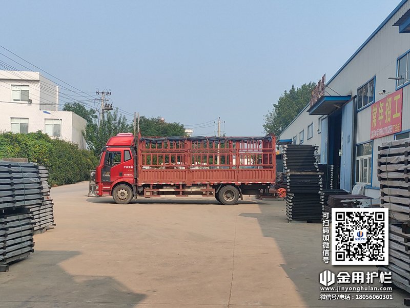 2023年8月19日鋅鋼百葉窗裝車發貨! 2023年8月19日鋅鋼百葉窗裝車發貨!