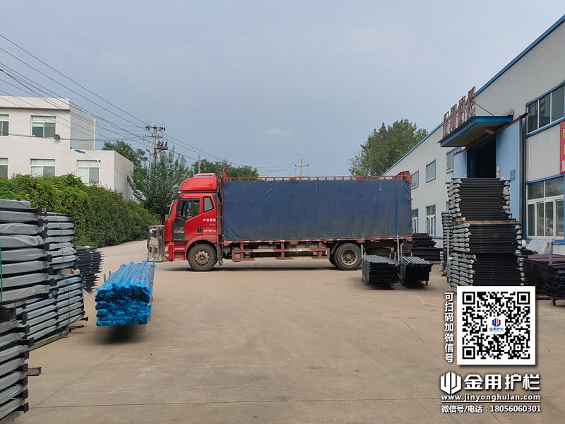 2023年8月30日鋅鋼百葉窗裝車發貨！