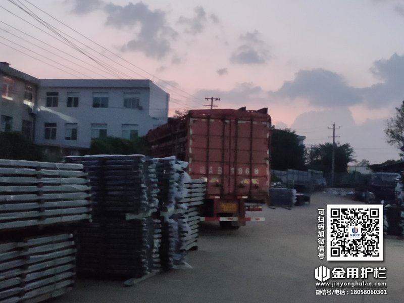 2023年9月16日鋁合金百葉窗裝車發貨！