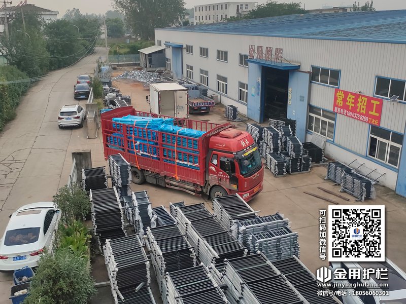 2023年9月19日鋅鋼護(hù)窗欄桿裝車(chē)發(fā)貨！