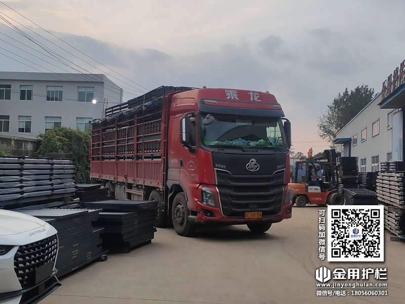 2023年10月13日鋅鋼百葉窗裝車發(fā)貨！