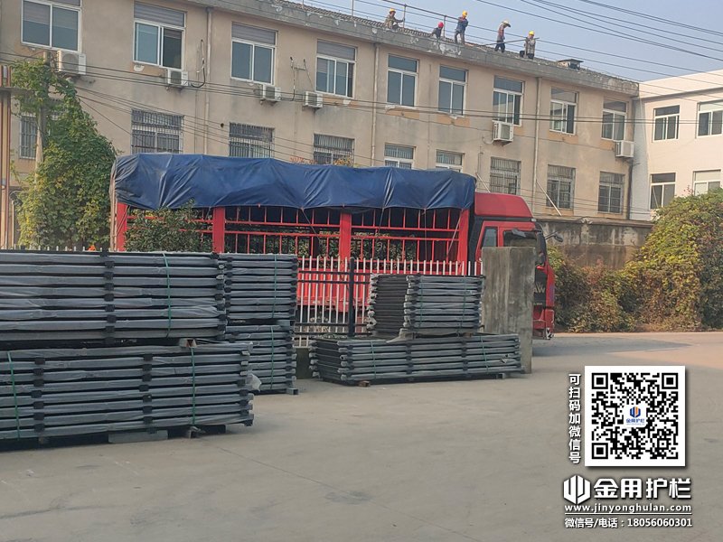 2023年10月19日鋅鋼百葉窗裝車發貨！