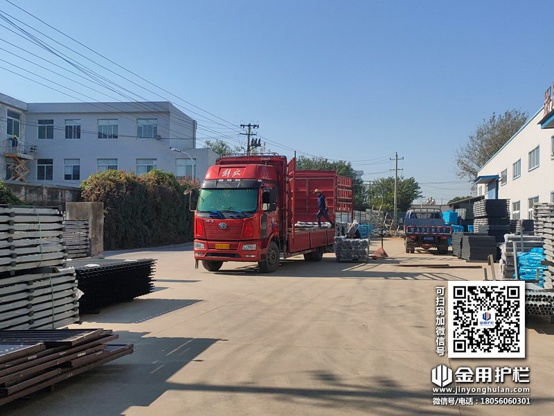 2023年11月4日鋅鋼組裝護欄裝車發貨！