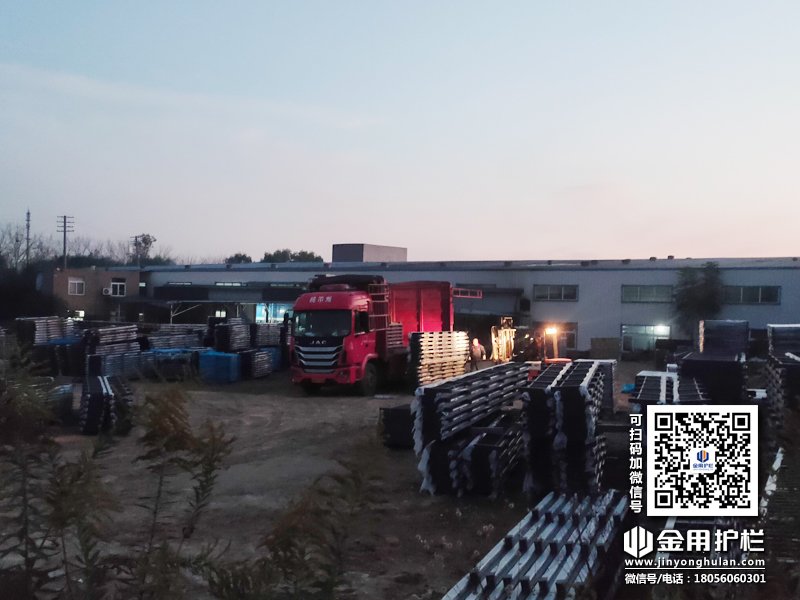 2023年11月11日鋅鋼飄窗欄桿裝車發(fā)貨！