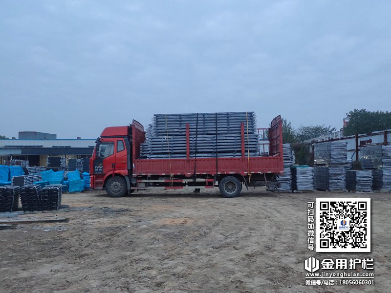 2023年11月15日鋅鋼陽臺護欄裝車發貨！