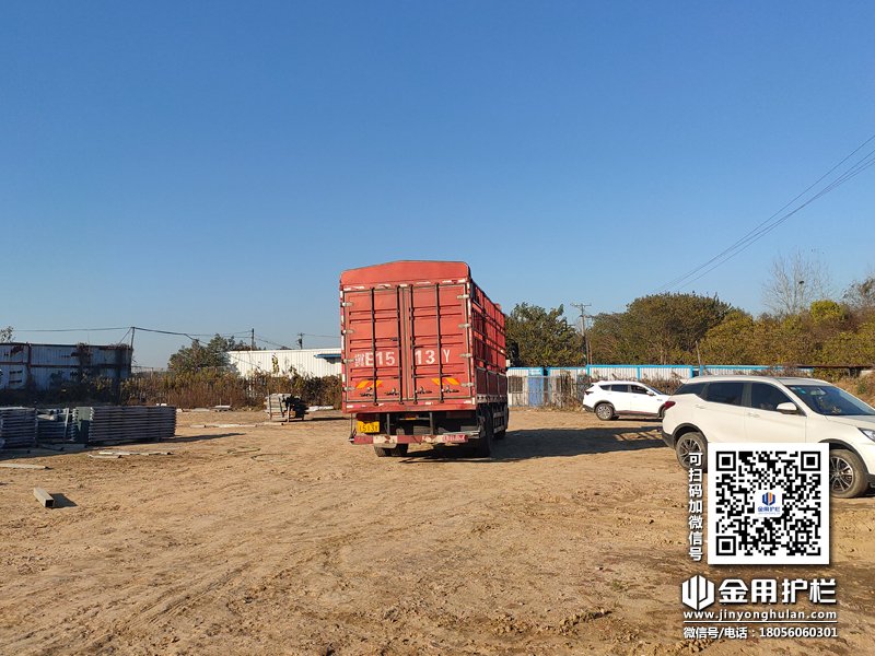 2023年11月28日鋅鋼百葉窗裝車發貨！