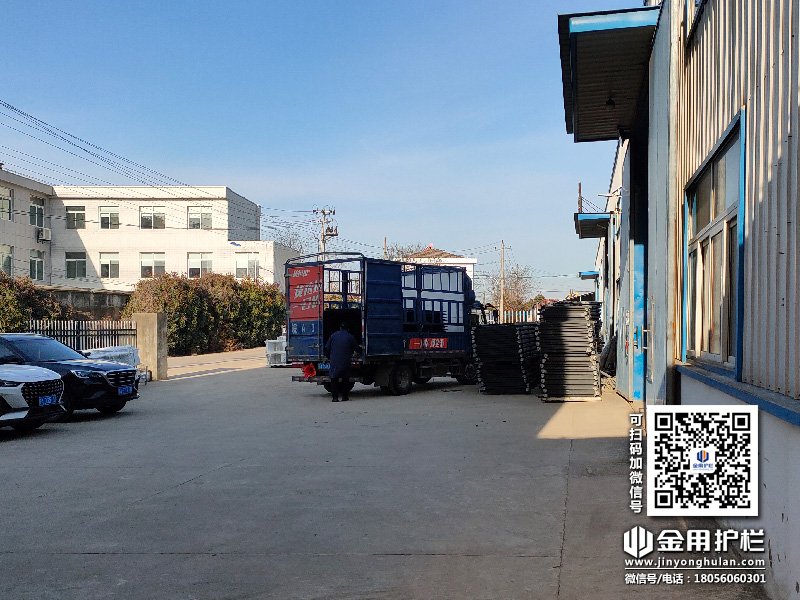 2024年1月24日鋅鋼圍墻護欄裝車發貨！