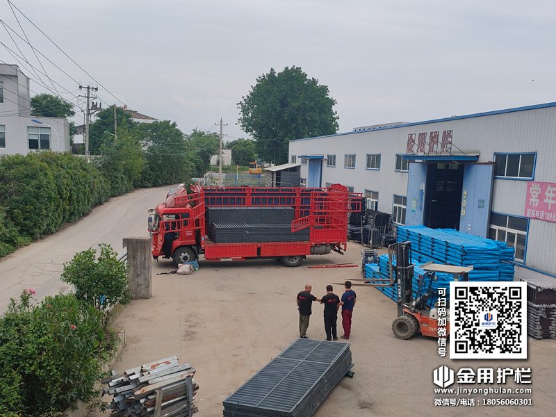 2024年6月6日鋁合金百葉窗裝車發(fā)貨！