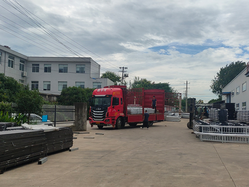 2024年7月20日鋅鋼連廊欄桿裝車發(fā)貨! 2024年7月20日鋅鋼連廊欄桿裝車發(fā)貨!