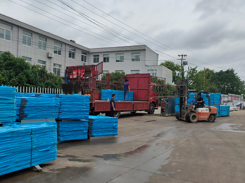 2024年7月27日鋅鋼陽(yáng)臺(tái)欄桿裝車發(fā)貨！