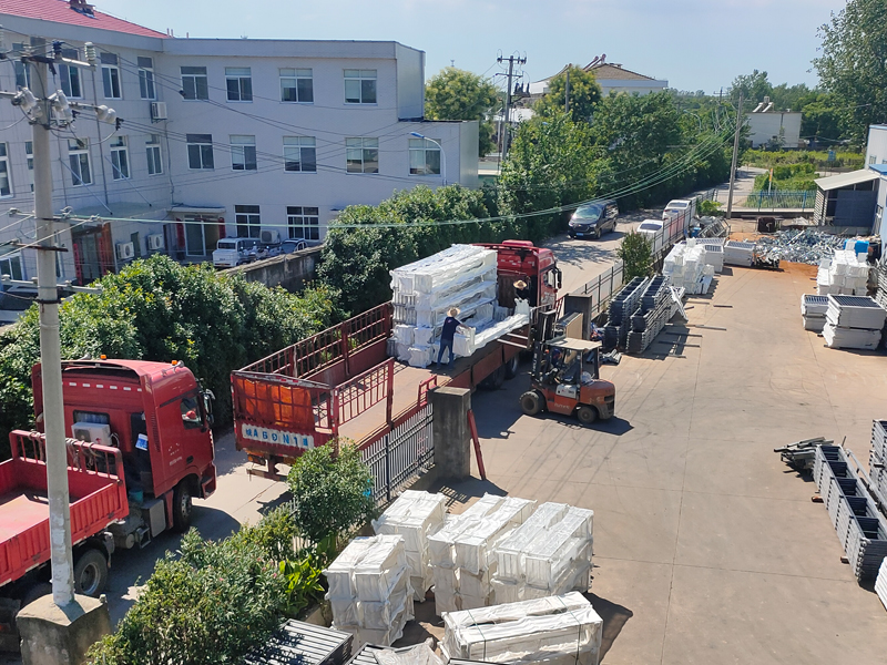 2024年7月31日鋅鋼護窗欄桿裝車發貨! 2024年7月31日鋅鋼護窗欄桿裝車發貨!