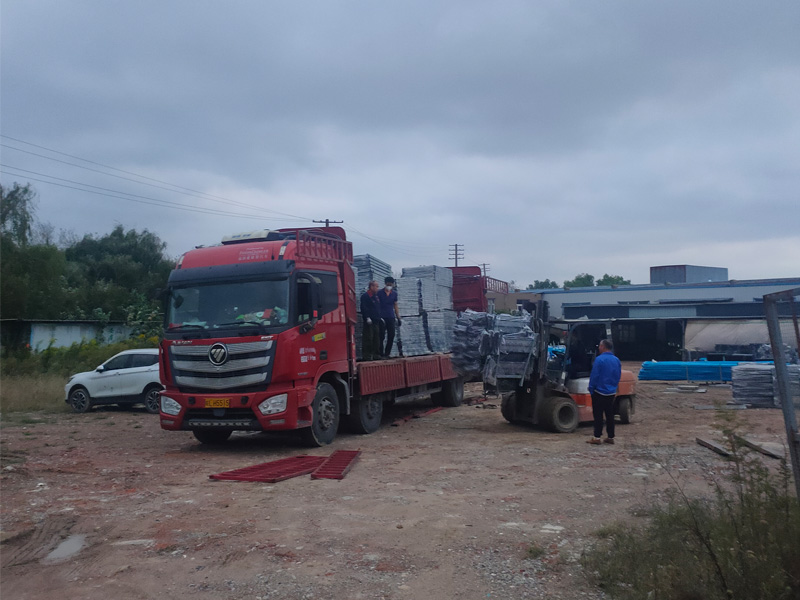 2024年10月18日鋅鋼飄窗欄桿裝車發(fā)貨！