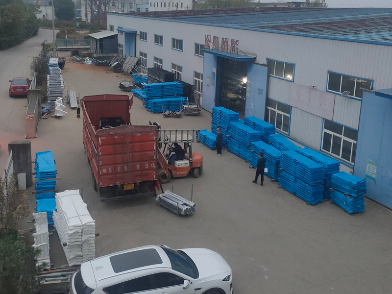 2024年11月18日鋅鋼圍墻護欄裝車發貨! 2024年11月18日鋅鋼圍墻護欄裝車發貨!