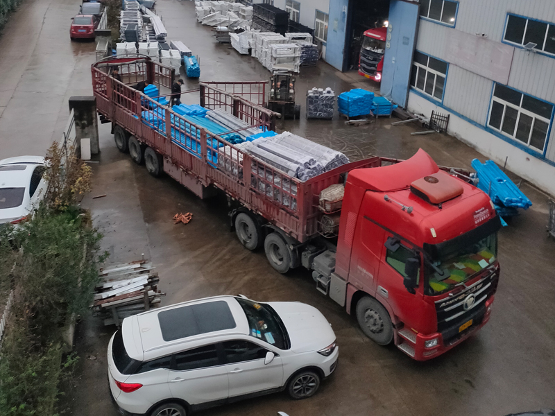 2024年11月25日鋅鋼組裝欄桿裝車發(fā)貨！