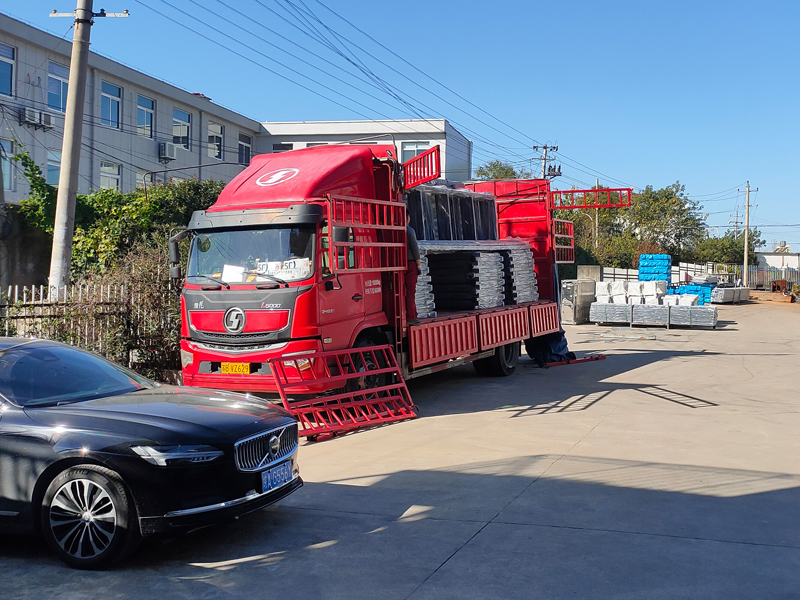 2024年11月30日鋅鋼玻璃護欄裝車發貨! 2024年11月30日鋅鋼玻璃護欄裝車發貨!