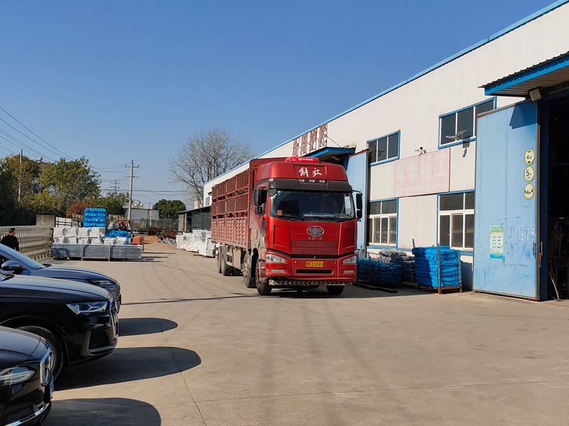 2024年12月4日鋅鋼百葉窗裝車發貨！