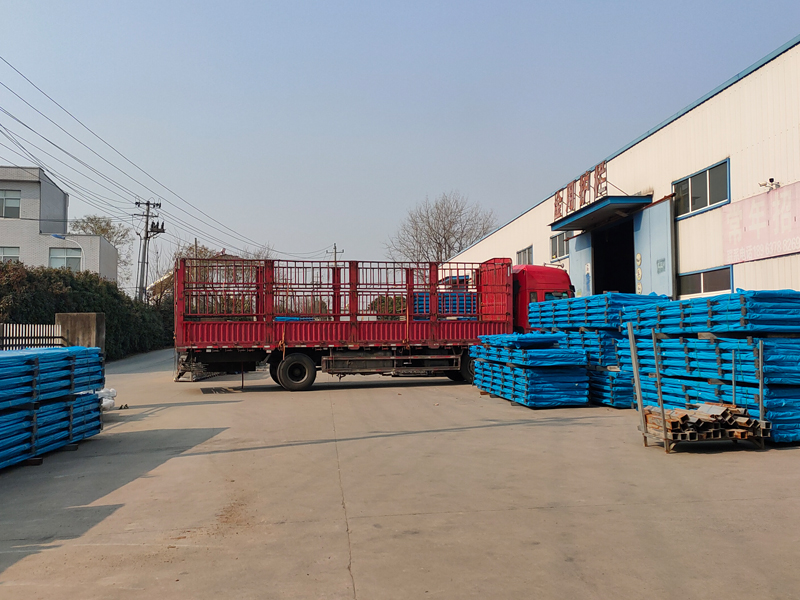 2024年12月21日鋅鋼百葉窗裝車發貨！