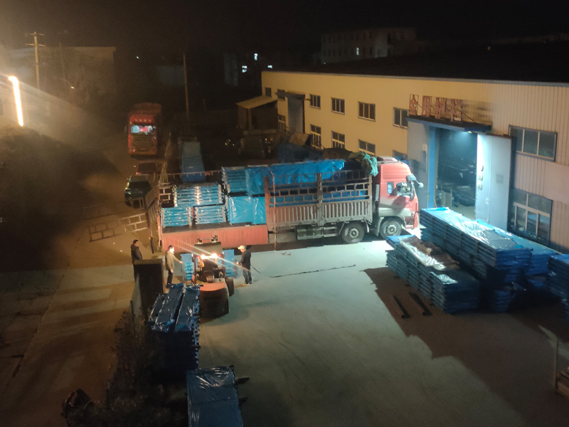 2024年12月24日鋅鋼陽臺護欄裝車發貨！