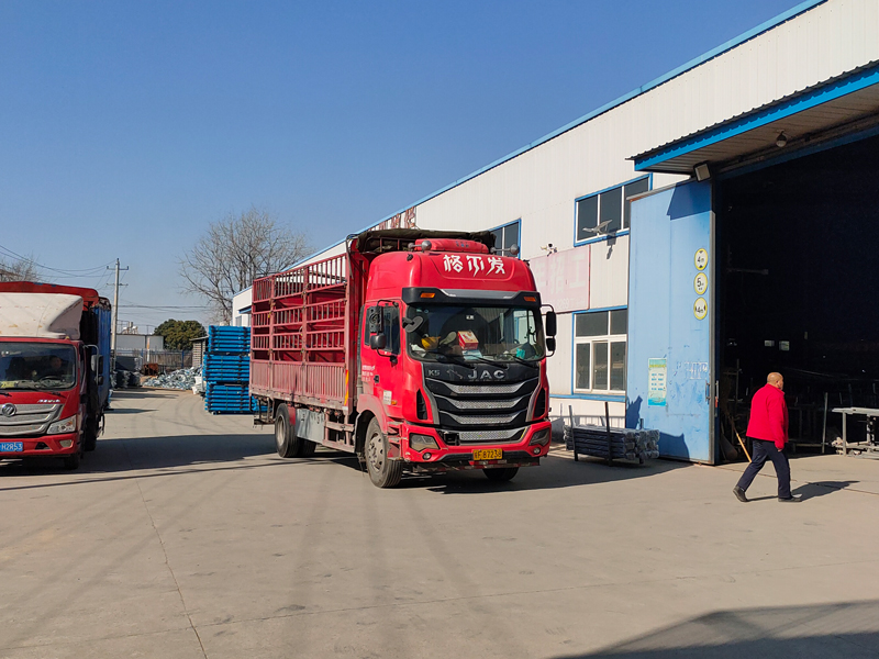 2025年1月2日鋅鋼陽臺護欄裝車發貨！