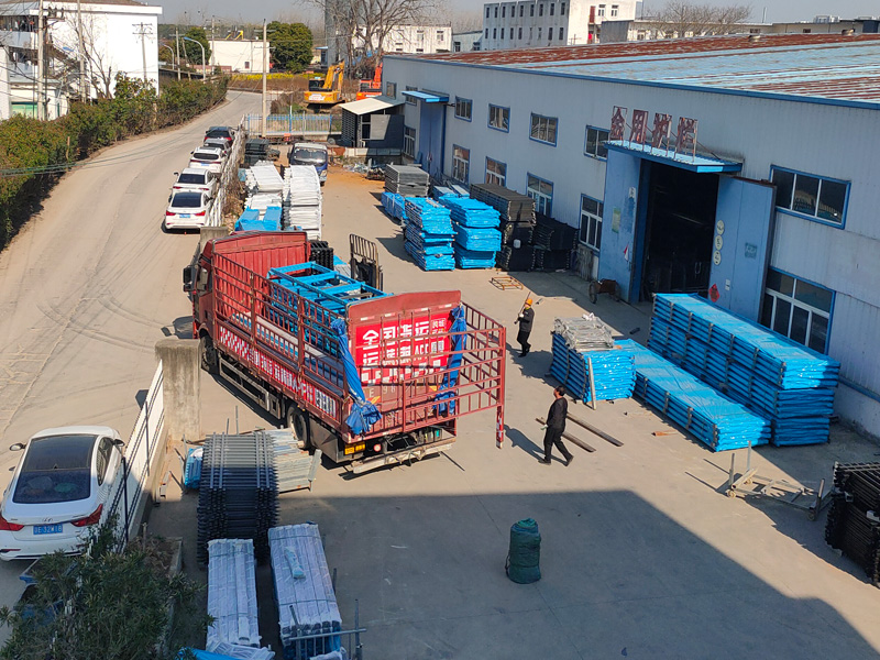 2025年3月20日鋅鋼玻璃護欄裝車發貨！