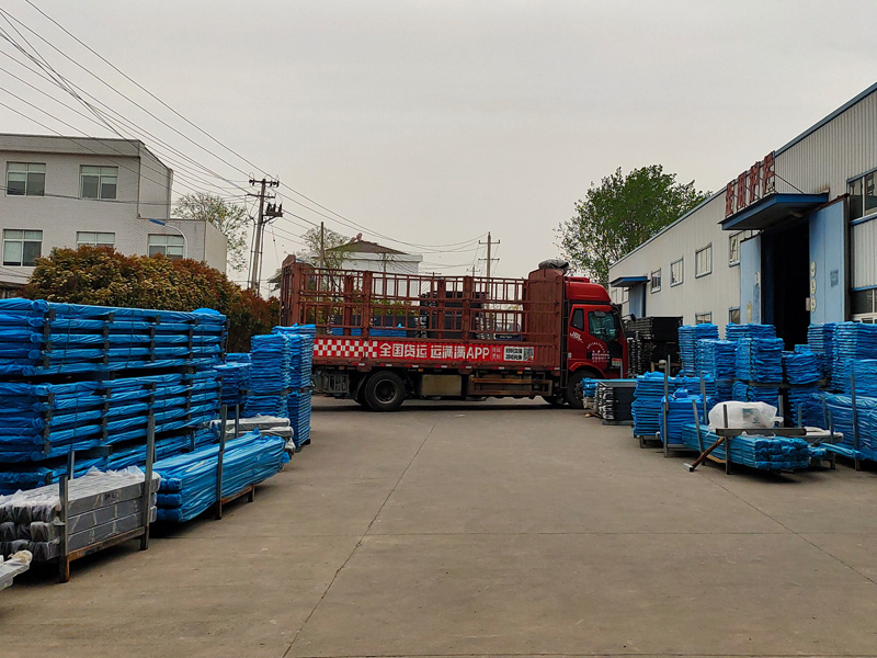 2025年4月12日鋁合金百葉窗裝車發貨! 2025年4月12日鋁合金百葉窗裝車發貨!