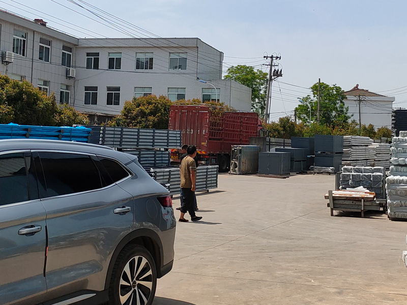 2025年4月23日小區鋅鋼欄桿裝車發貨！