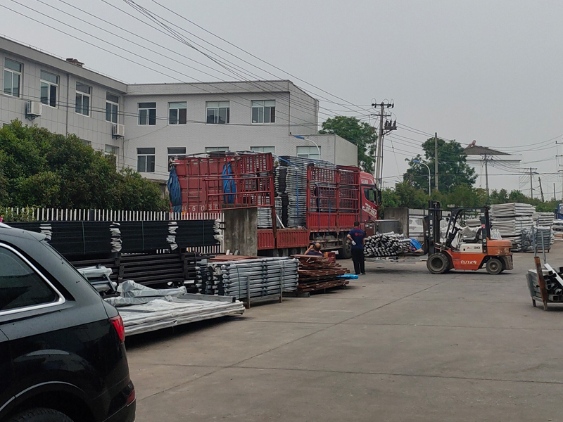 2025年5月22日鋅鋼連廊欄桿裝車發貨！