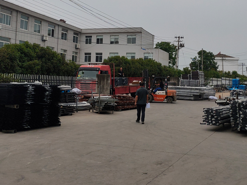 2025年5月30日鋁合金百葉窗裝車(chē)發(fā)貨！