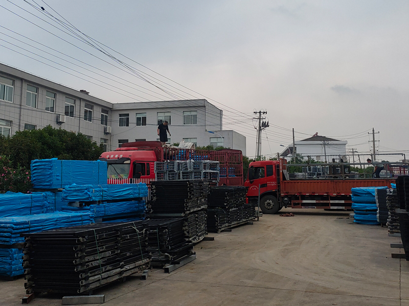 2025年6月14日鋅鋼陽臺(tái)護(hù)欄裝車發(fā)貨！