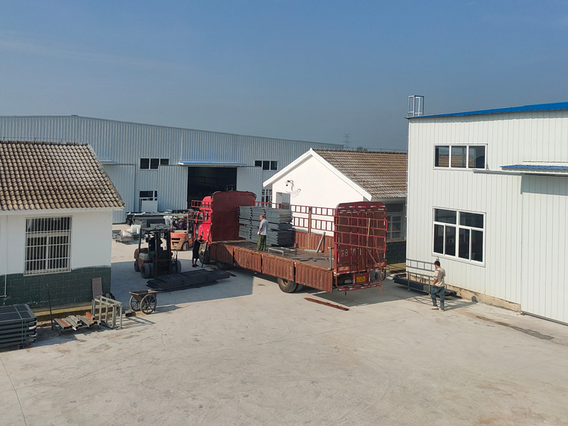 2025年6月24日鋅鋼欄桿裝車發貨！