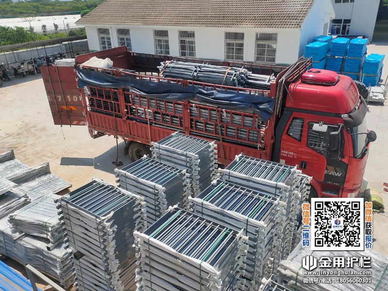2025年7月3日鋅鋼飄窗欄桿裝車發貨！