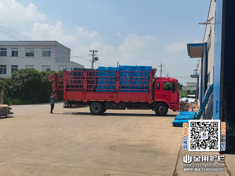 2025年8月26日小區鋅鋼欄桿裝車發貨！